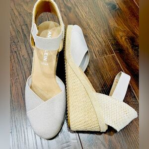 Anne Kline sz 8 Canvas natural tan wedge Slingback Sandals like new